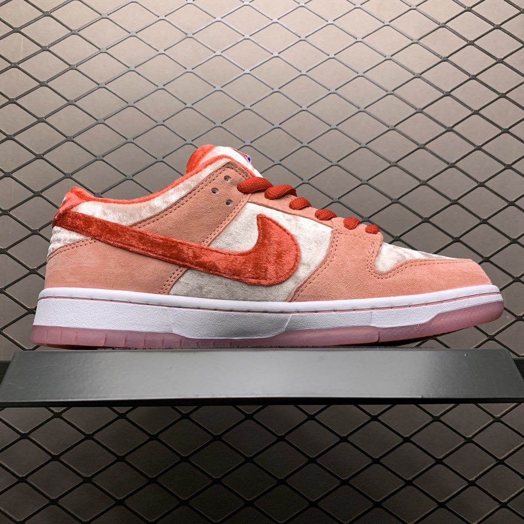 StrangeLove x Nike SB Dunk Low Valentine’s Day