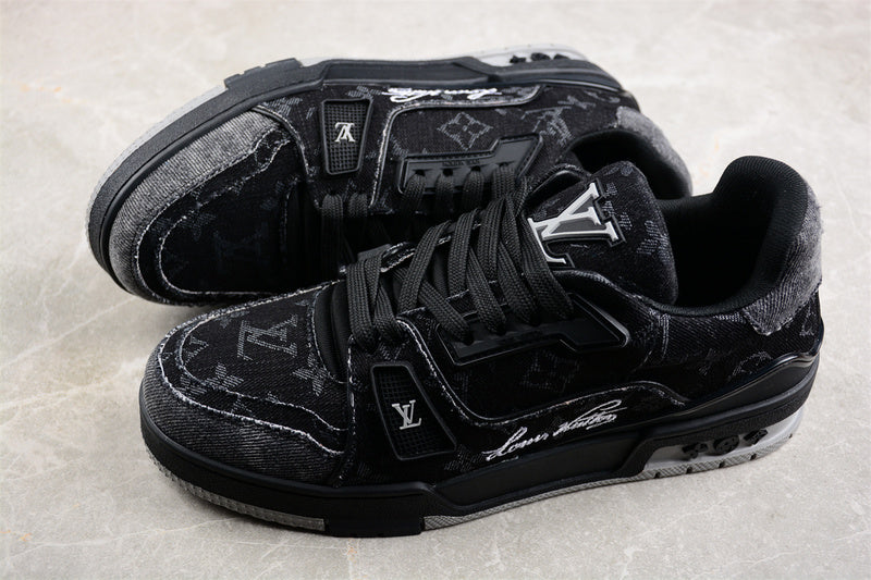 LOUIS VUITTON TRAINER SNEAKER LOW Black